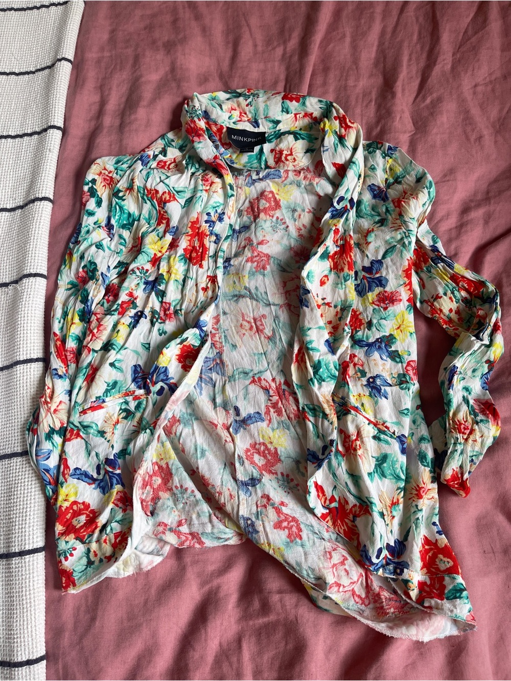 MINKPINK White Floral Button-Up Shirt with Multicolor Print